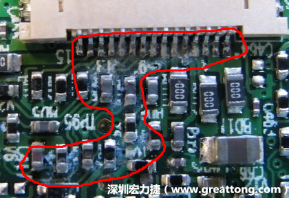 電路板疑似腐蝕氧化，懷疑電流異常過熱造成