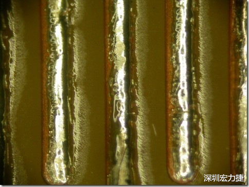 經(jīng)過168小時的高溫高濕環(huán)境實驗后，此錫膏的最低SIR還可達到500,000,000 ohms，取LOG10為108.70，但是可以看到焊錫的邊上還有未吃錫的露銅，表示其吃錫狀況比較差