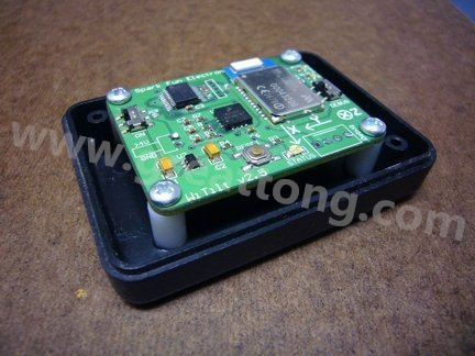 熱熔膠的牢固程度，對(duì)于非高振動(dòng)的應(yīng)用來說已經(jīng)很足夠，而且如果你想要讓盒子另作他途，支架也可以拿掉，用酒精磨擦即可移除熱熔膠。