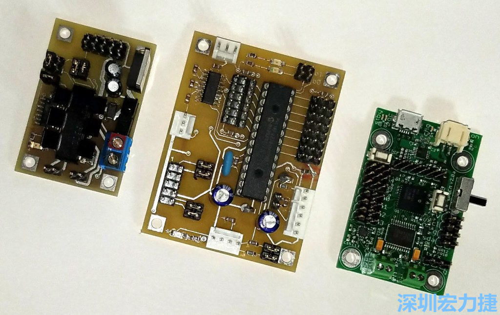 透過(guò)機(jī)器PCBA組裝，可以讓右邊那塊小板子做到左邊兩塊板子加在一起可以做的事